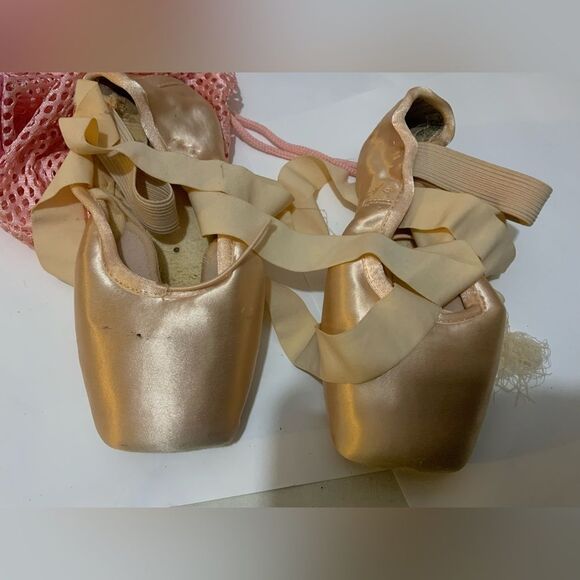 BLOCH Eurostretch pointe shoes size 4XX - Picture 1 of 6